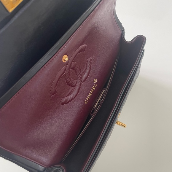 Chanel vintage classic medium flap bag - Picture 8 of 13